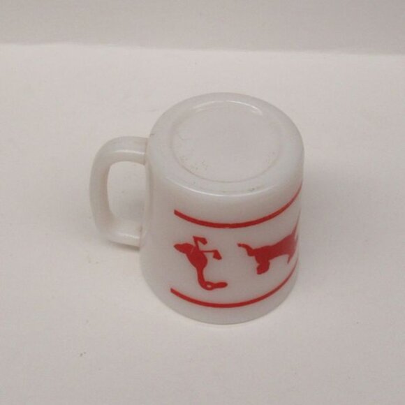 Hazel Atlas Milk White with Red FARM ANIMALS 3 1/8 Inch High Childs Handled Mug - Picture 4 of 4